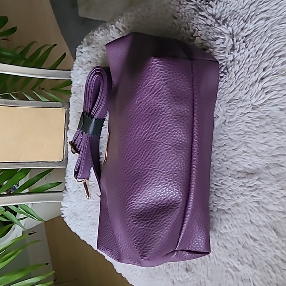 NWOT BCBG Paris Crossbody Bag ❤️ - Picture 3 of 8